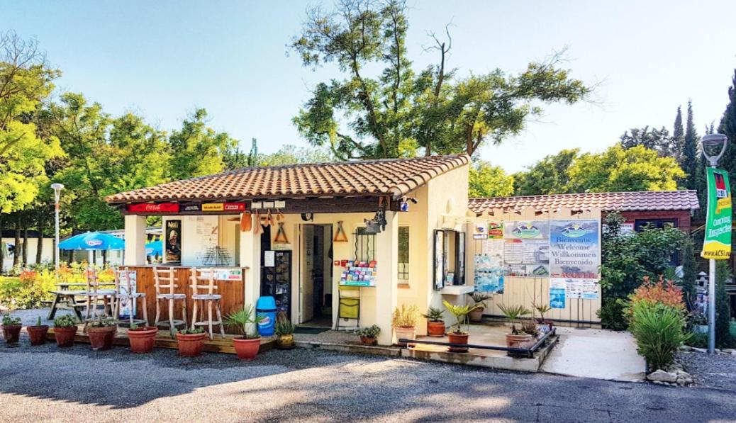 Camping Porte Des Alpilles By M.A Destination Glamping Saint-Etienne-du-Gres Exterior foto