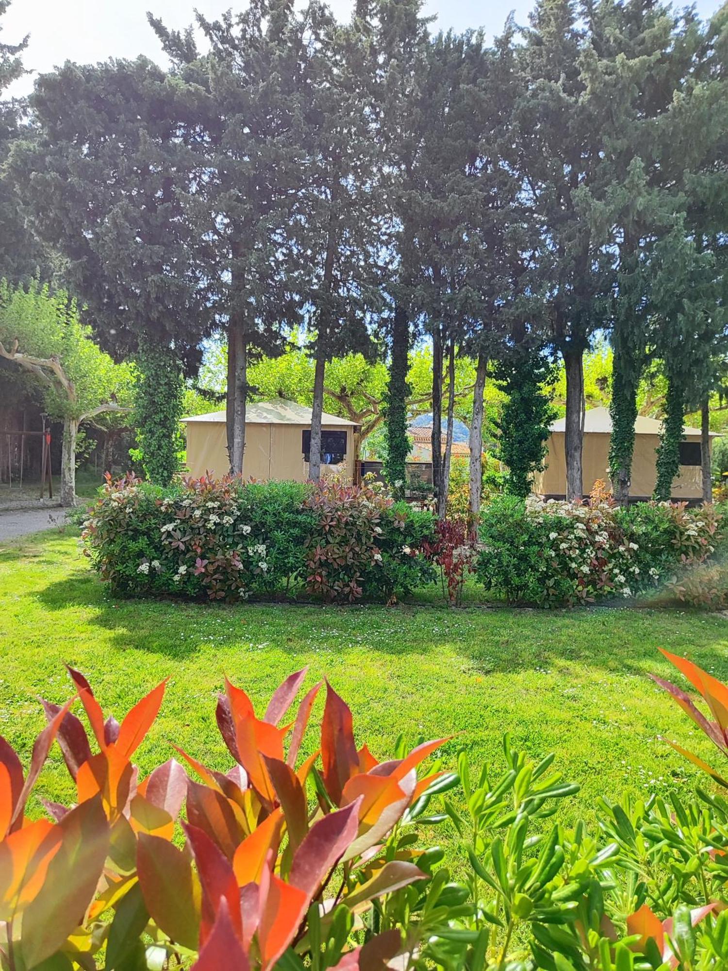 Camping Porte Des Alpilles By M.A Destination Glamping Saint-Etienne-du-Gres Exterior foto