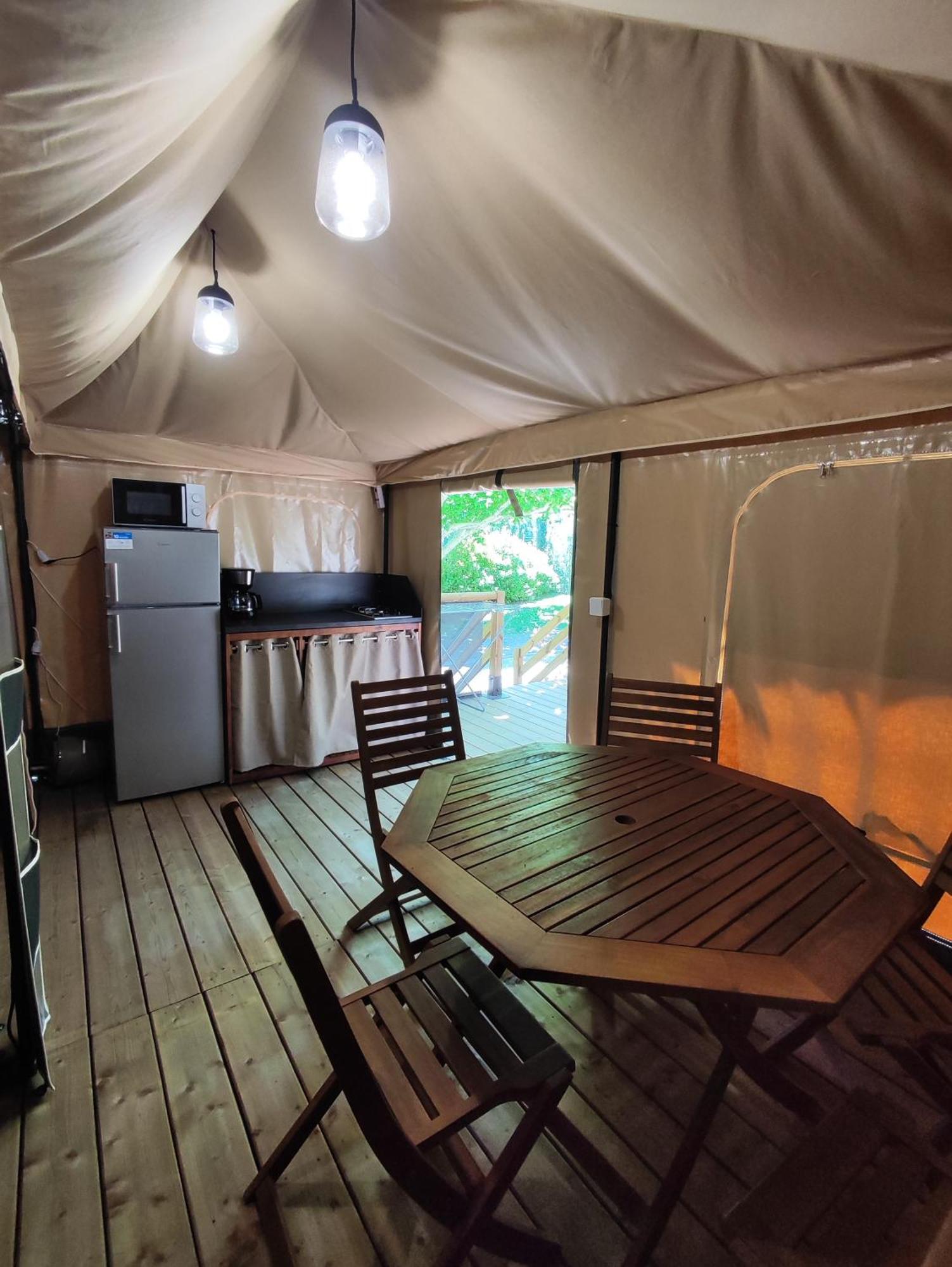 Camping Porte Des Alpilles By M.A Destination Glamping Saint-Etienne-du-Gres Exterior foto