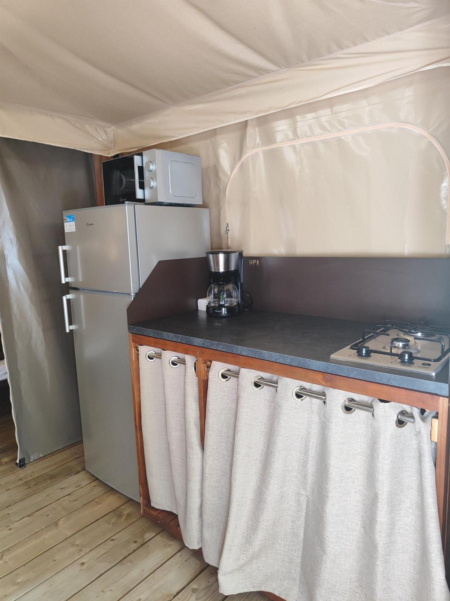 Camping Porte Des Alpilles By M.A Destination Glamping Saint-Etienne-du-Gres Exterior foto