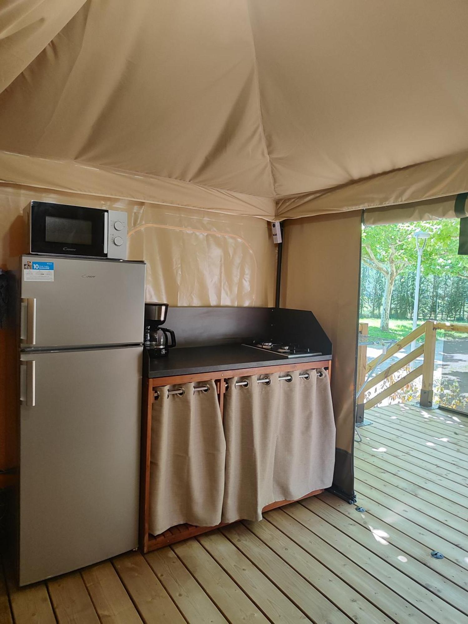 Camping Porte Des Alpilles By M.A Destination Glamping Saint-Etienne-du-Gres Exterior foto