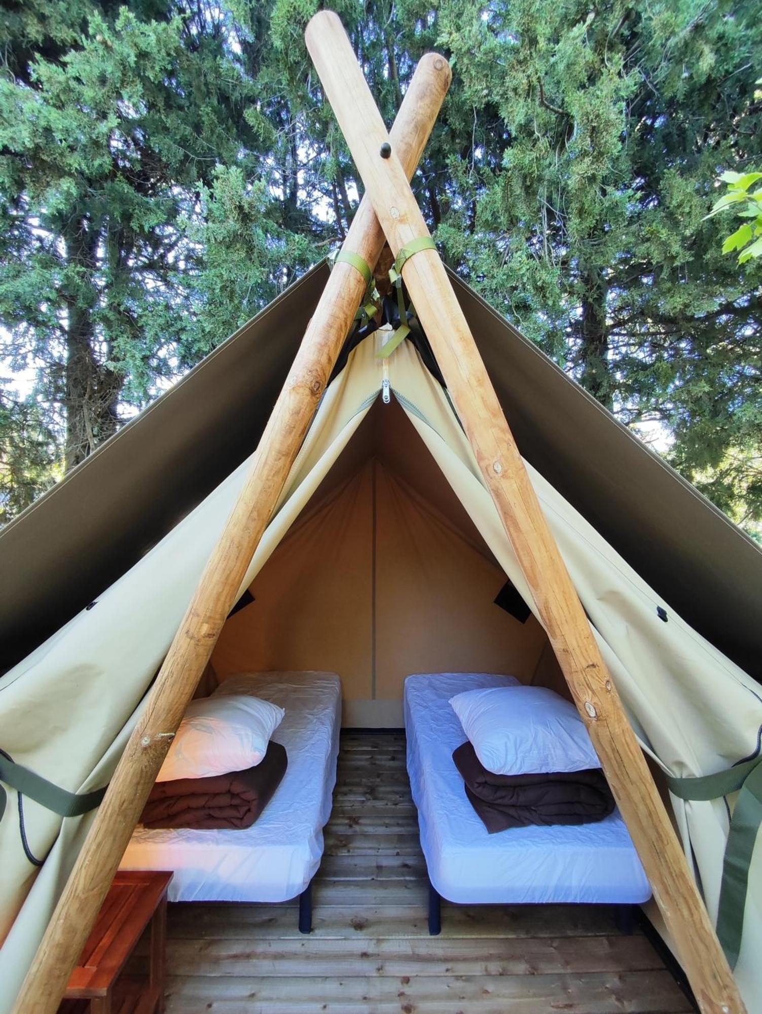 Camping Porte Des Alpilles By M.A Destination Glamping Saint-Etienne-du-Gres Exterior foto