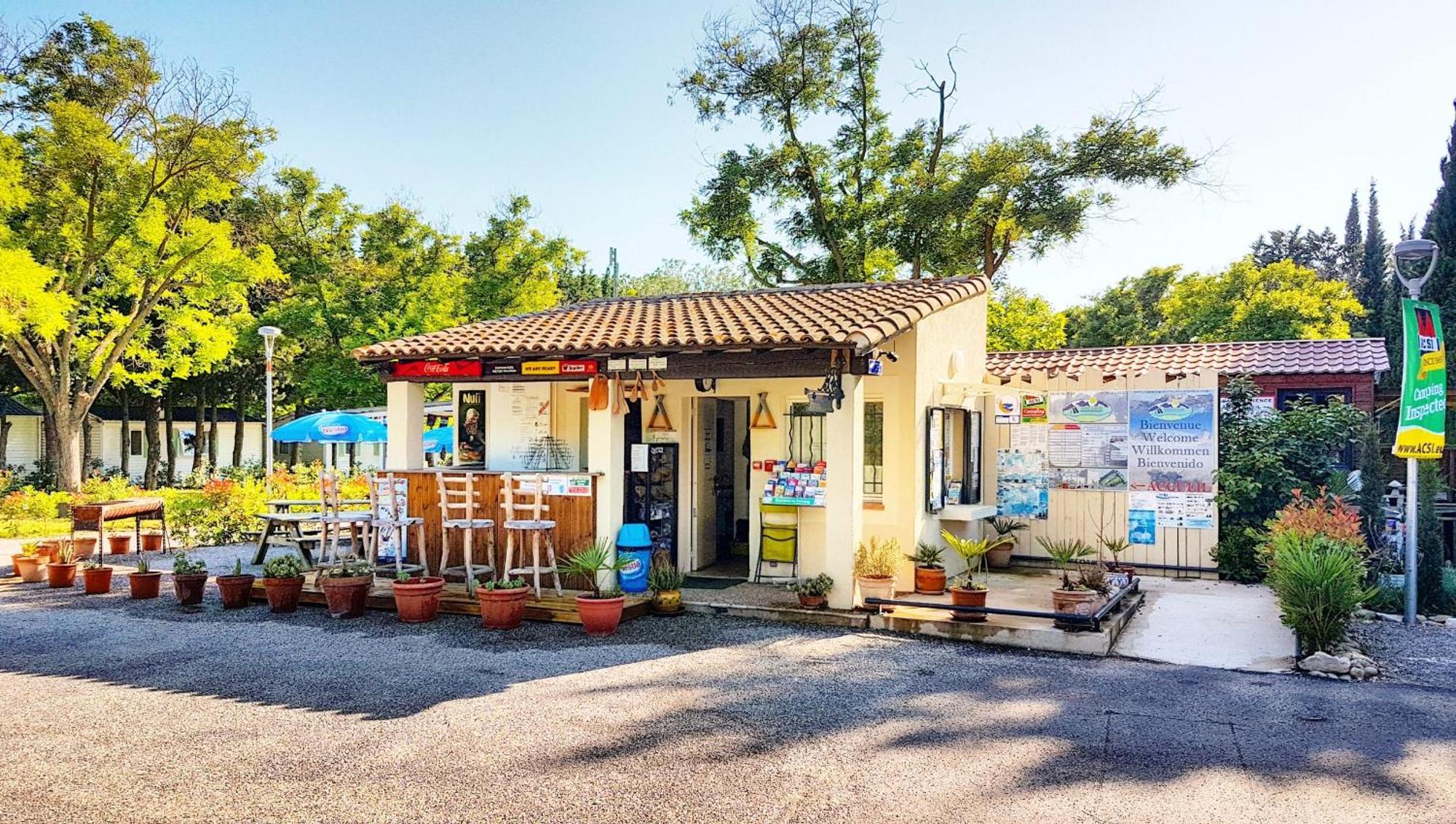 Camping Porte Des Alpilles By M.A Destination Glamping Saint-Etienne-du-Gres Exterior foto