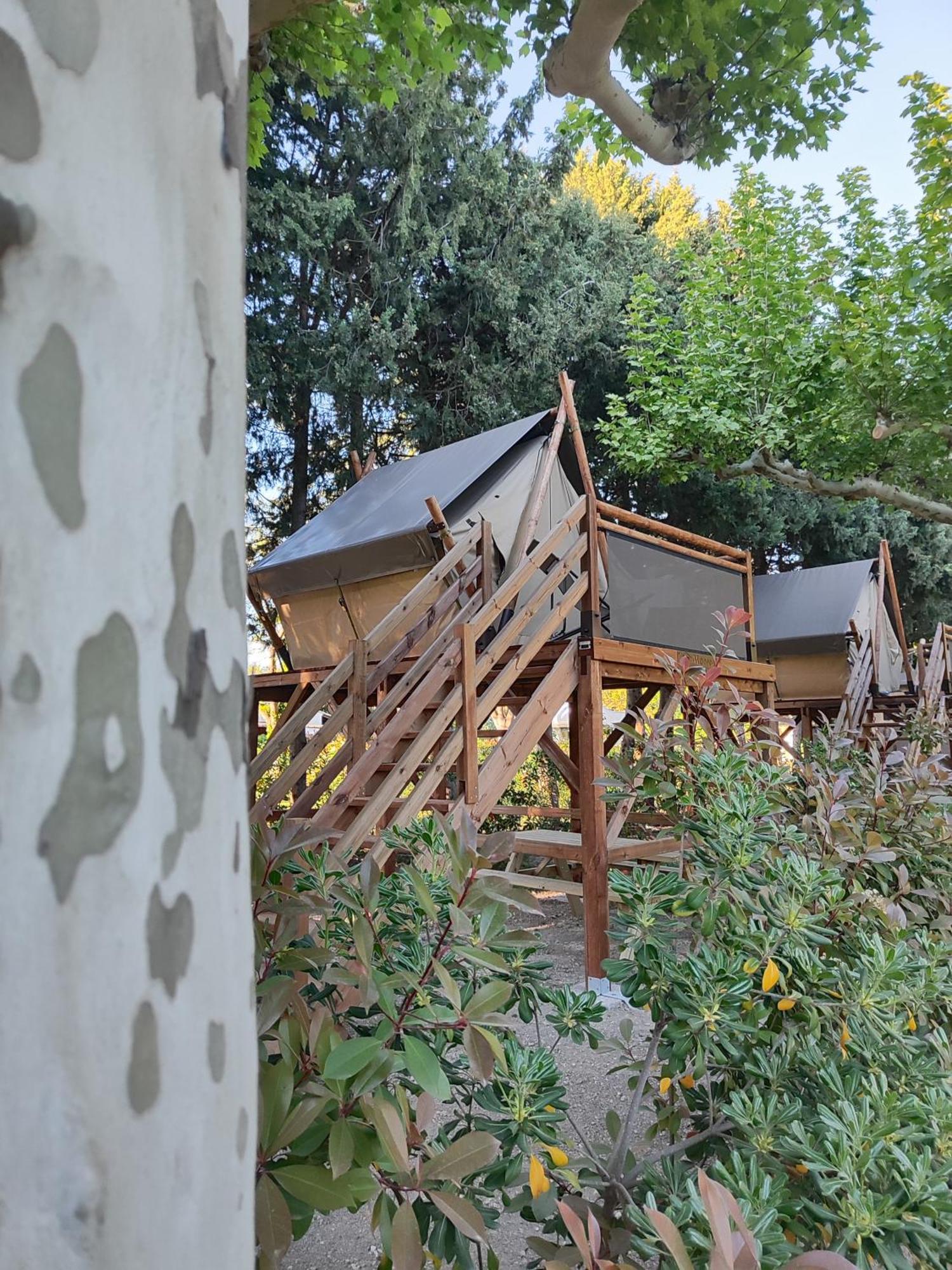 Camping Porte Des Alpilles By M.A Destination Glamping Saint-Etienne-du-Gres Exterior foto
