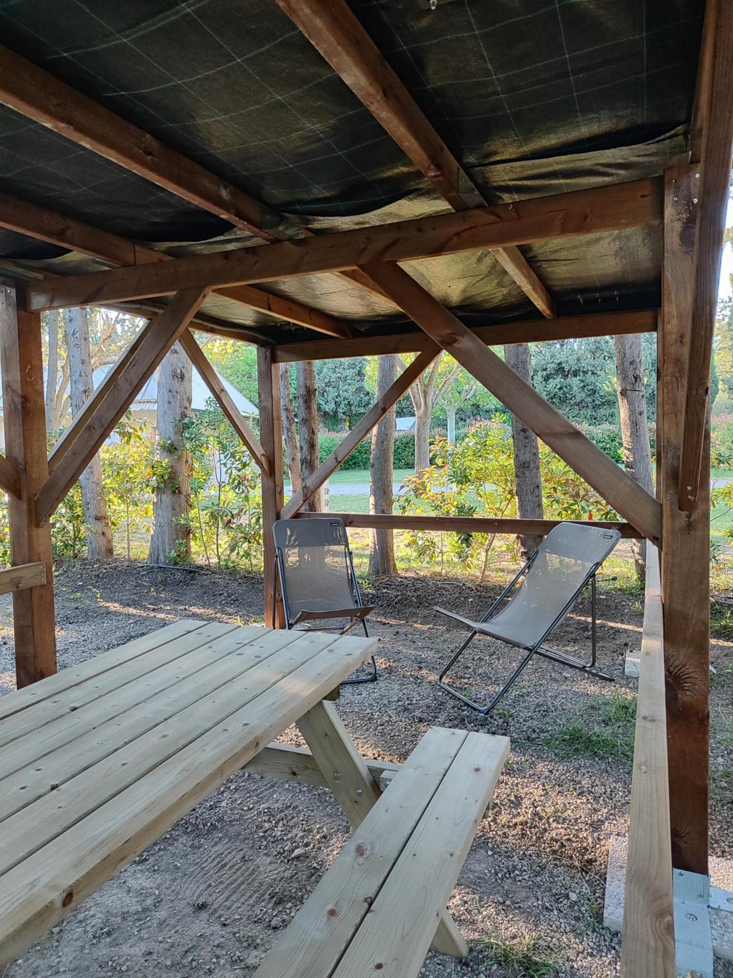 Camping Porte Des Alpilles By M.A Destination Glamping Saint-Etienne-du-Gres Exterior foto