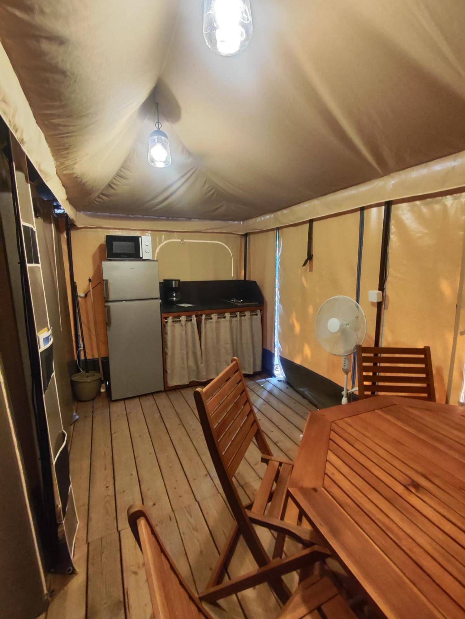 Camping Porte Des Alpilles By M.A Destination Glamping Saint-Etienne-du-Gres Exterior foto